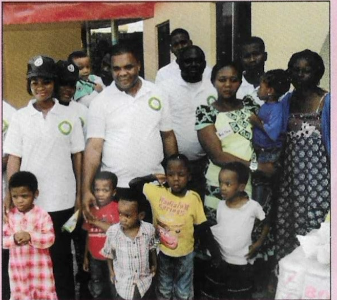 KUTH volunteers with children and caregivers at the home