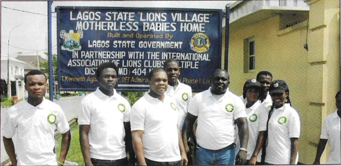 A moment of connection between volunteers and the children